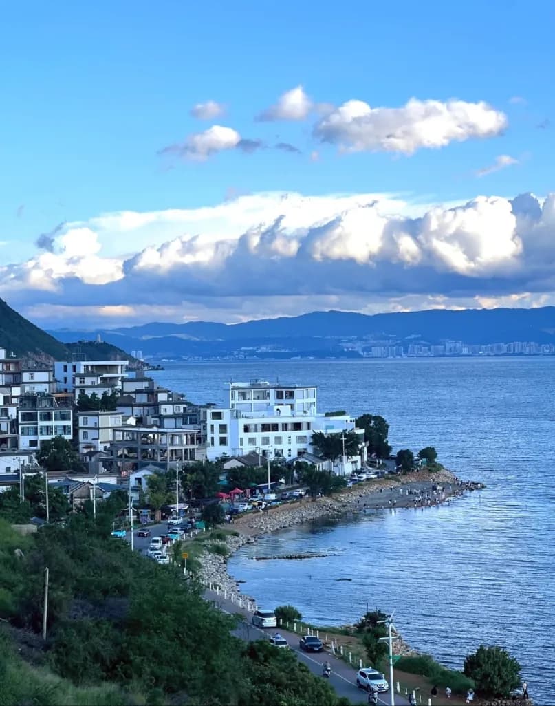 Day 2 — Erhai Lake · Dali Ancient Town · Local Market