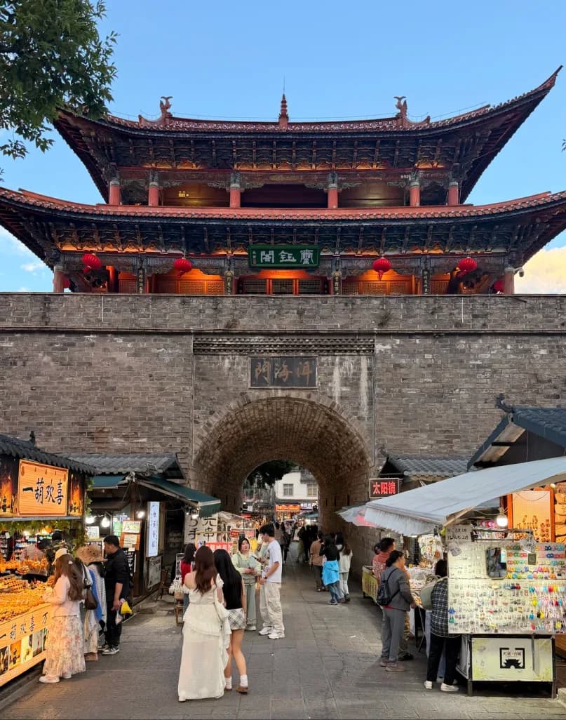 Day 2 — Erhai Lake · Dali Ancient Town · Local Market
