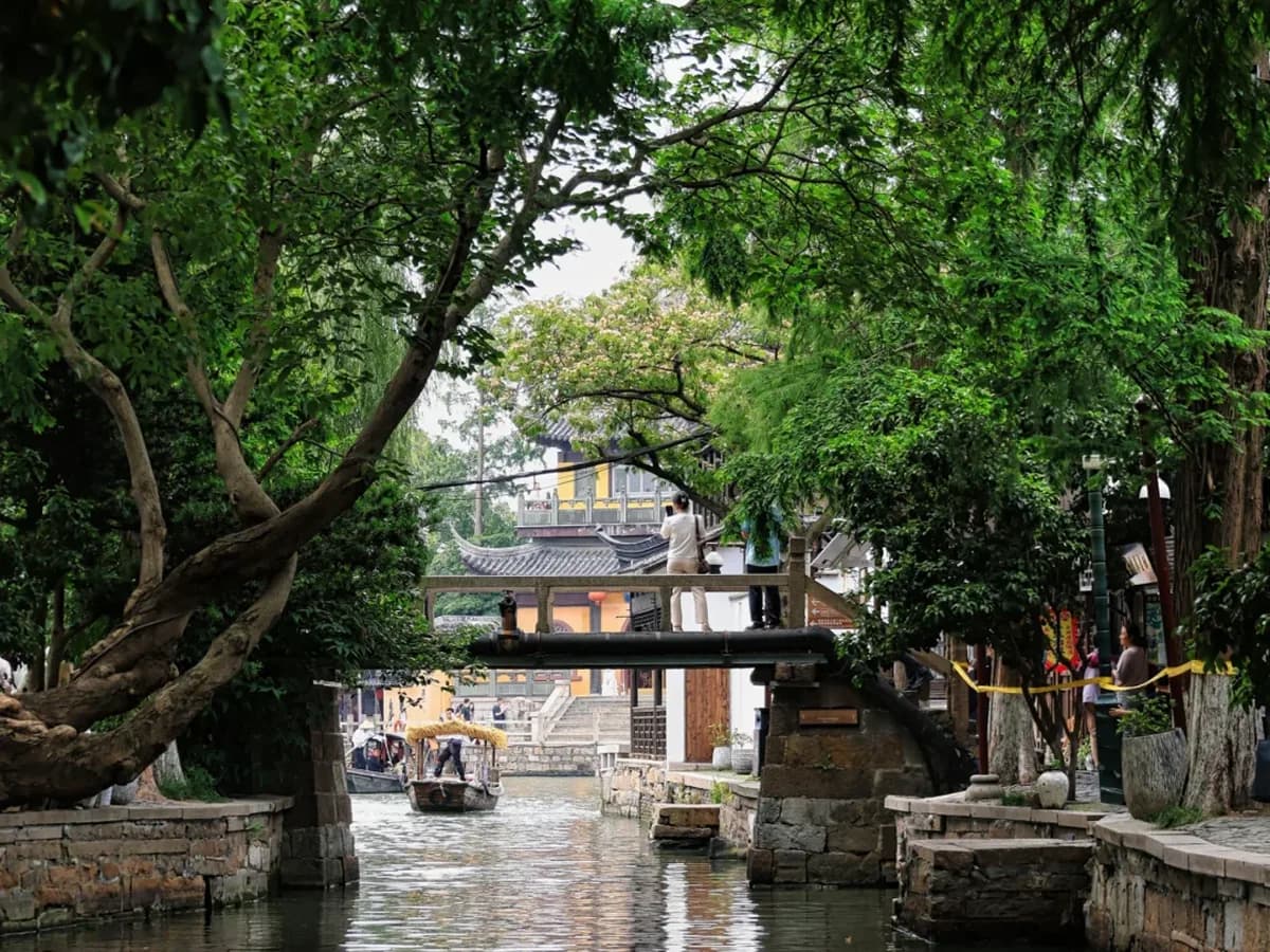 Shanghai Itinerary: Lanes, Water Town, River Nights