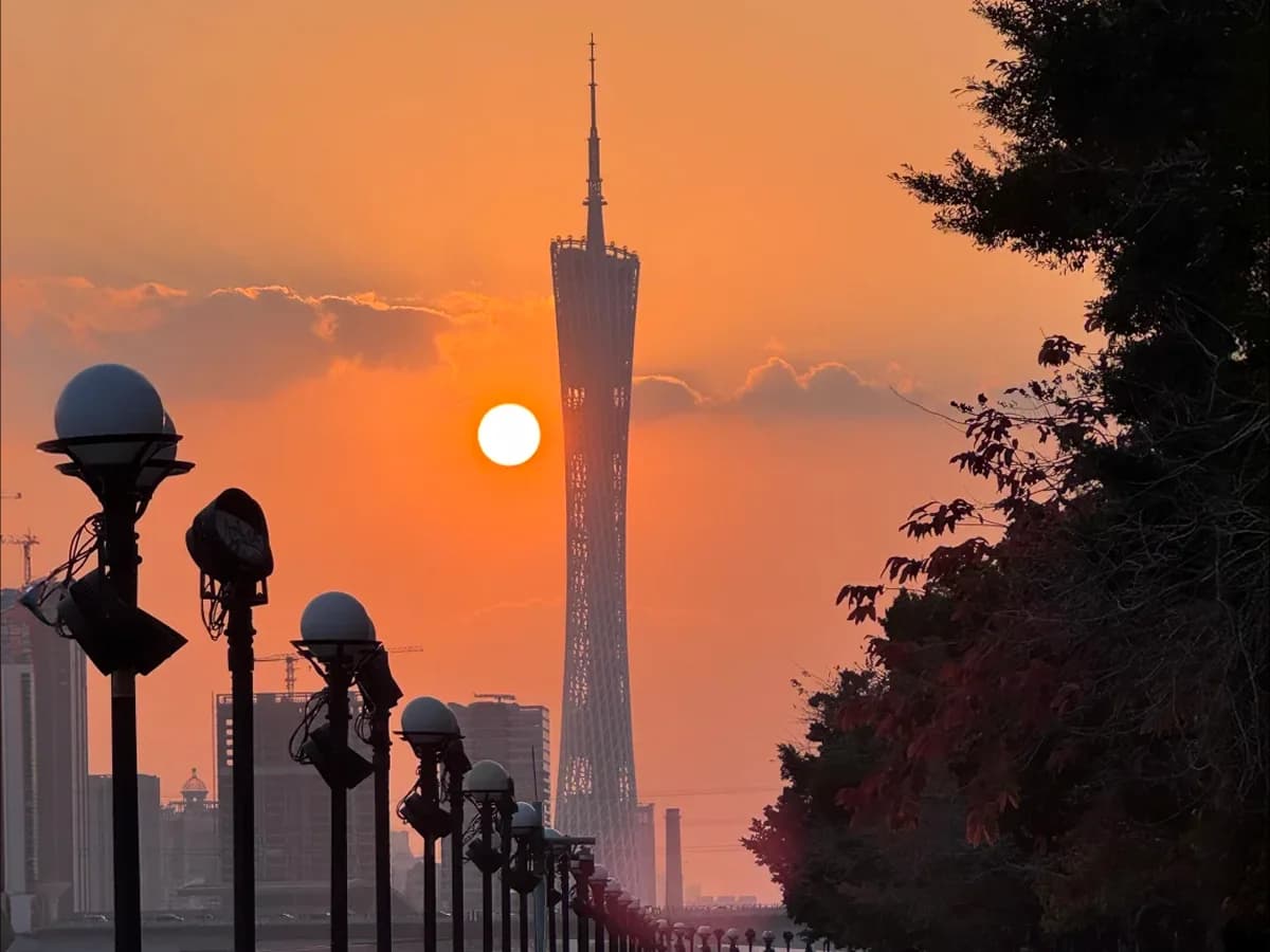 Guangzhou Private Tour: Gardens, Gorge, City Grain