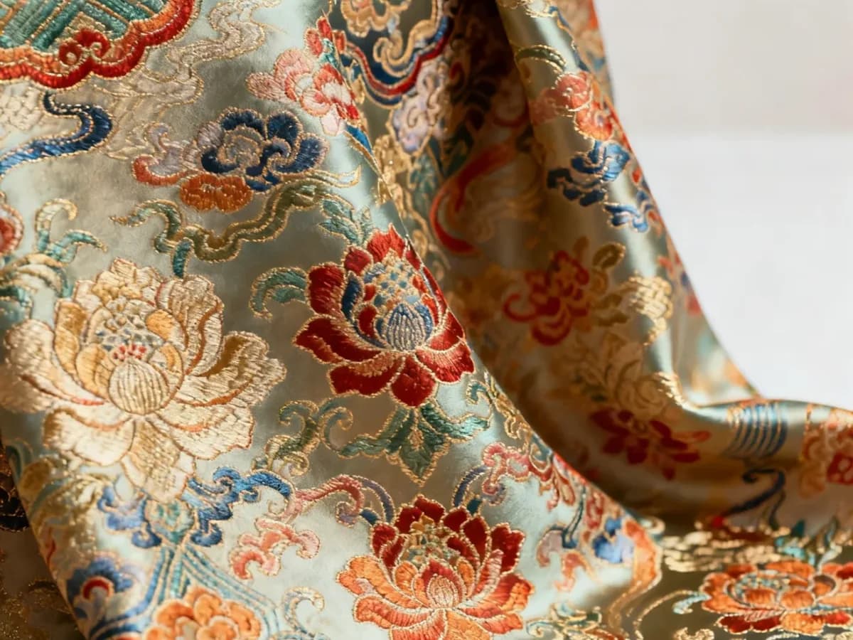 Chinese Silk Fabric: How to Read Quality, Craft, and Travel Context