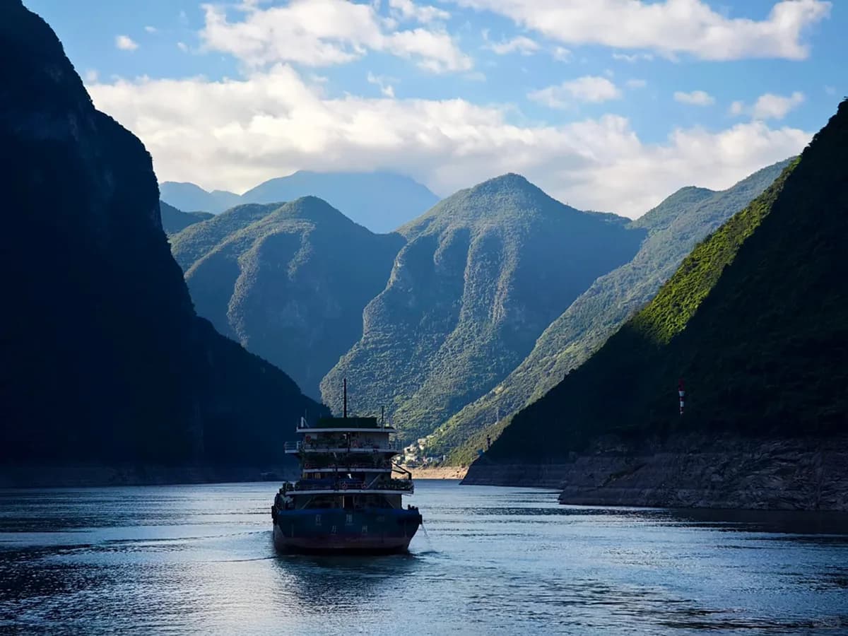 Yangtze Cruise: Four River Nights vs a Walkable Arc