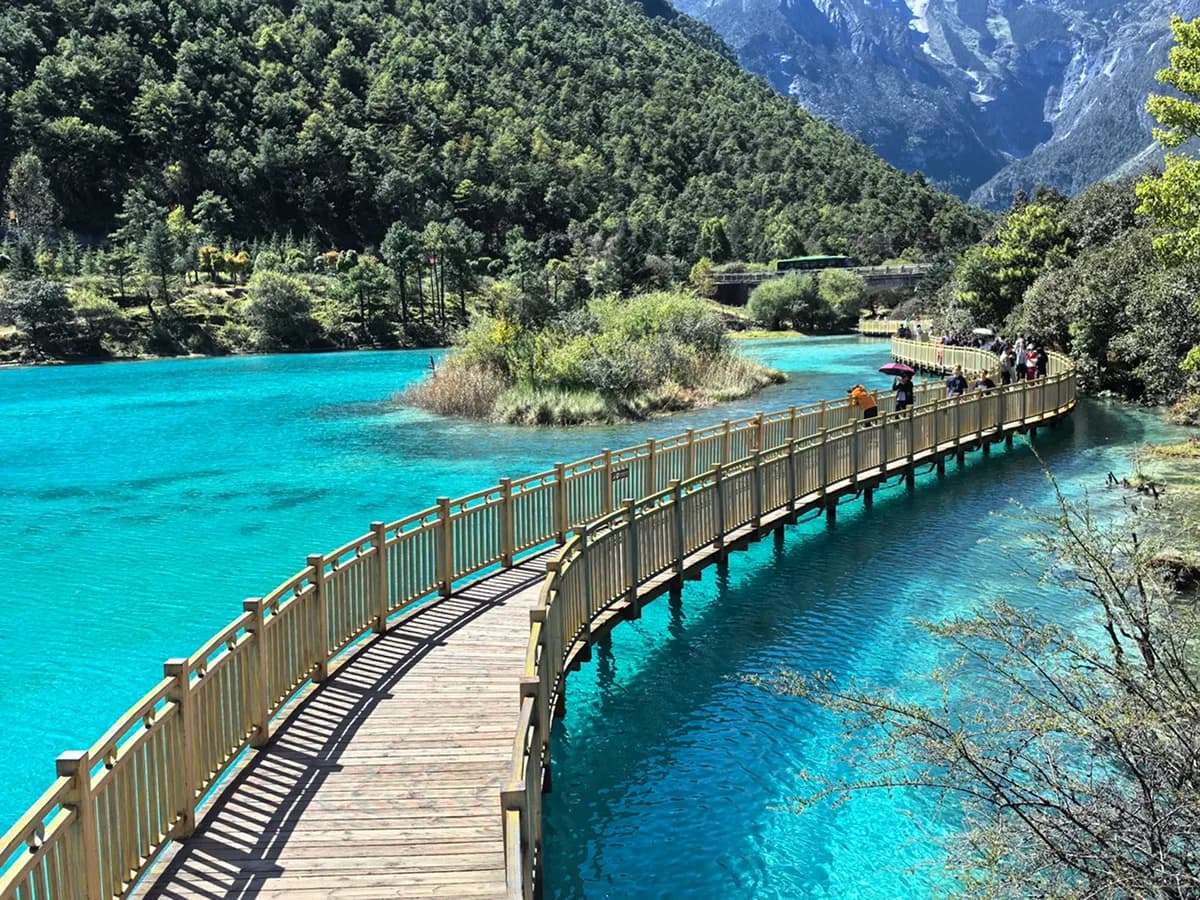 Lijiang China Attractions: Yulong Day and the Old Town Night