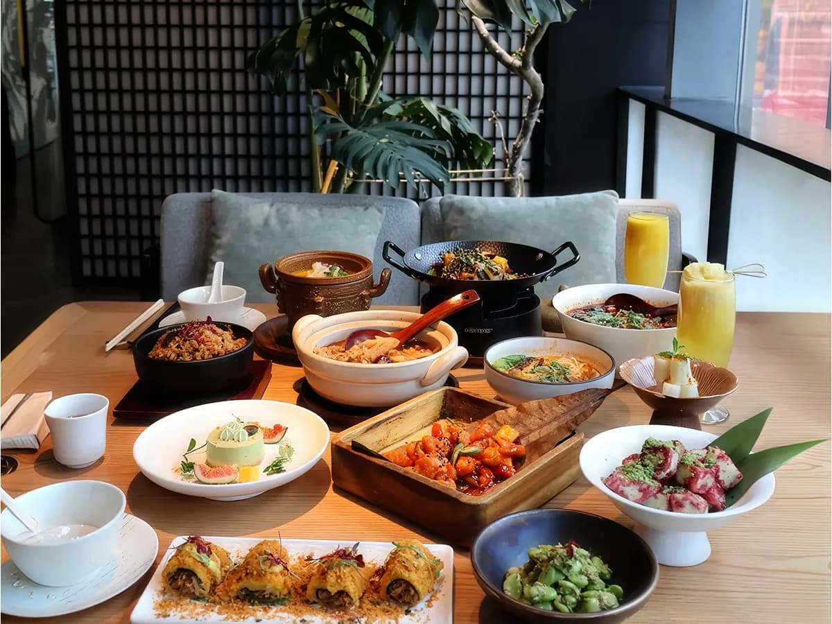 Vegetarian Chinese Food: Temple, City Restaurant, or a Kitchen Brief
