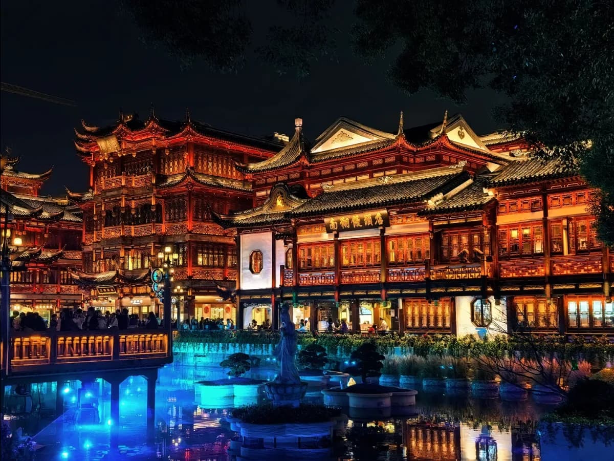 Yu Garden China: The Walled Garden Is Not the Mall
