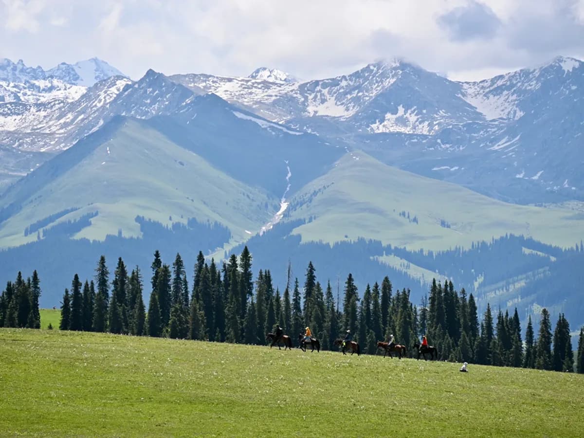 Xinjiang Yili Loop 8 Days 7 Nights Tour: Sayram, Tekesi, Nalati
