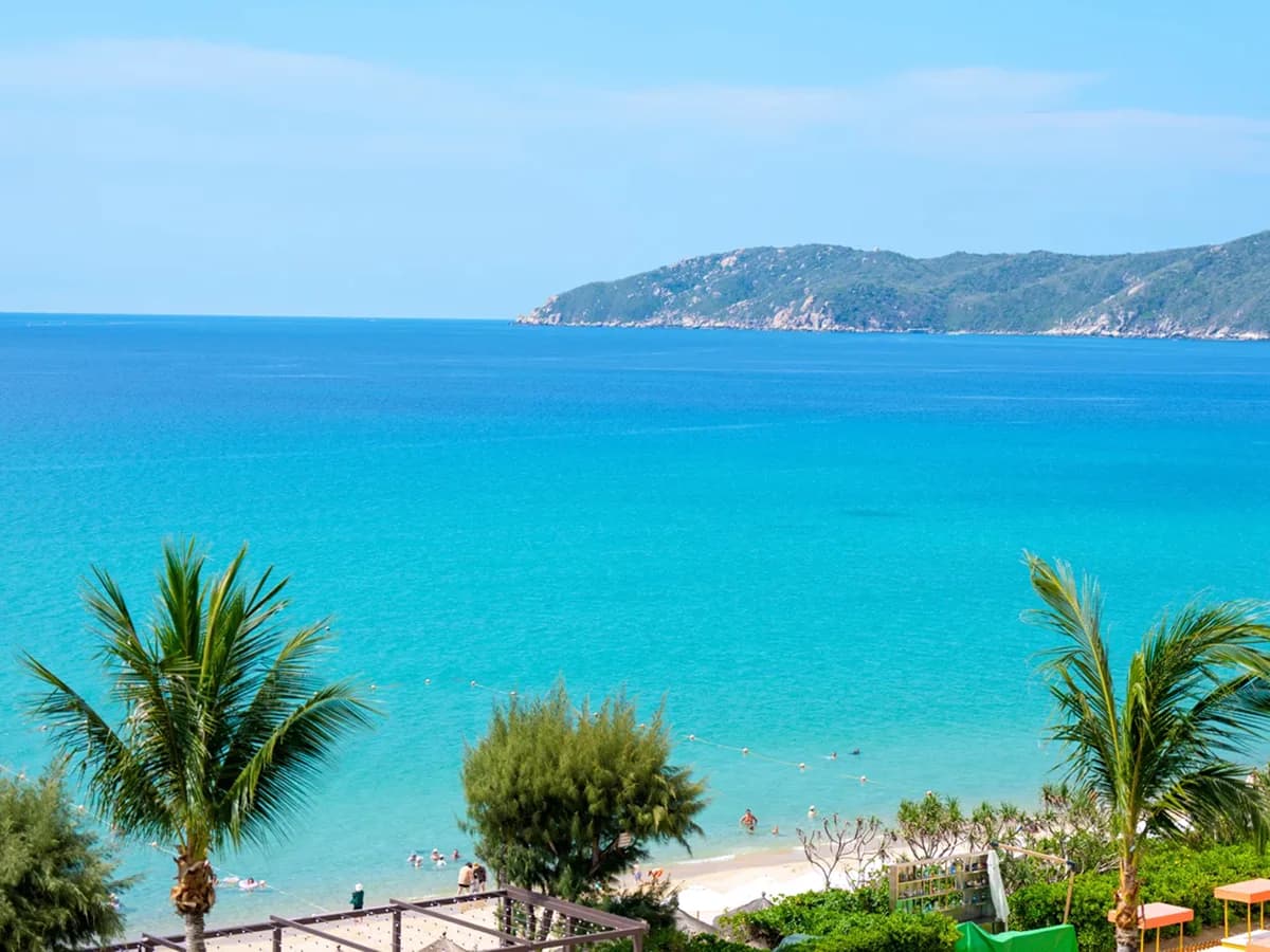 Hotels in Sanya Hainan Island: One Bay for the Week
