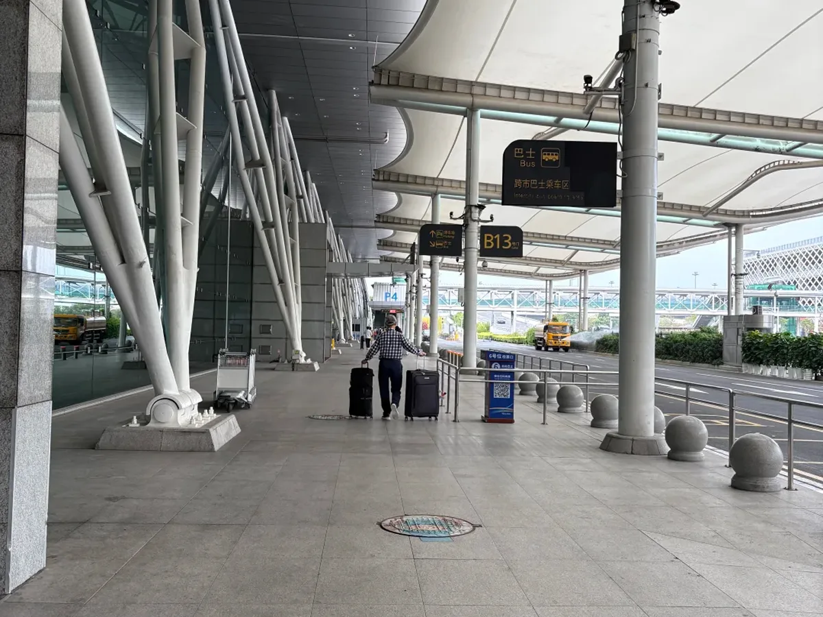 Private meet-and-greet pickup area at a major China airport arrival hall