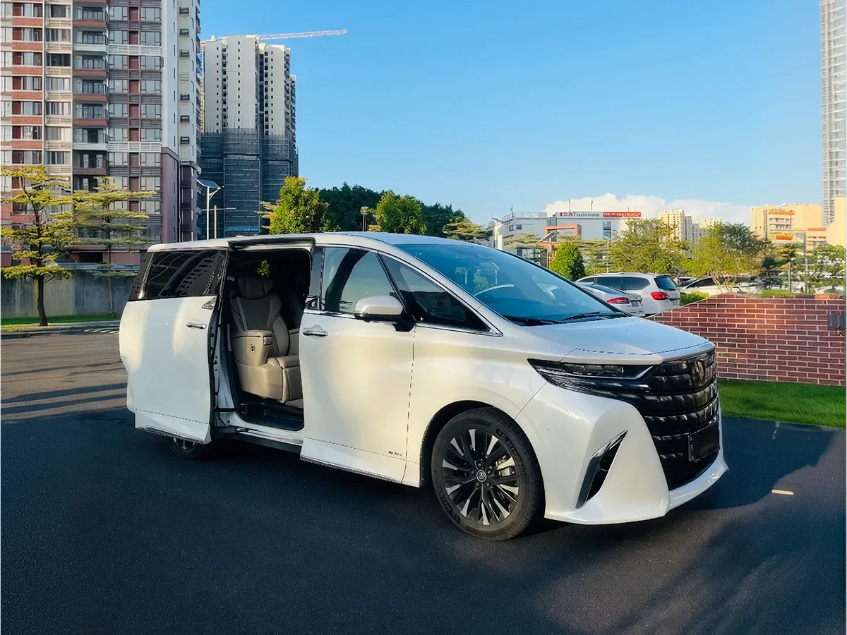 Private vehicle charged by the day on a China trip