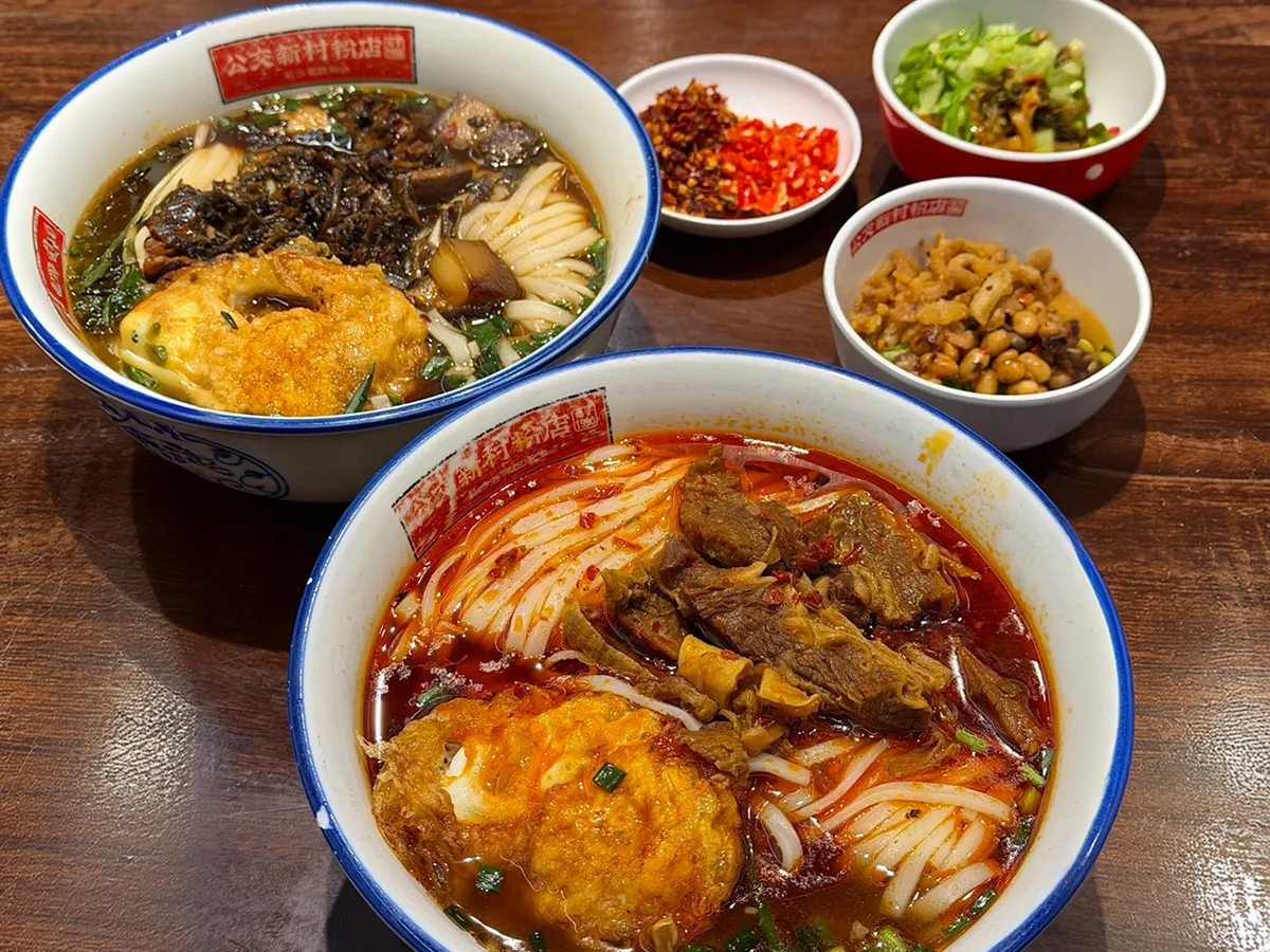 A bowl of hot Rice noodles in the morning is also a good choice - there are hundreds of kinds of Rice noodles in China, and different tastes of Rice noodles can be found everywhere